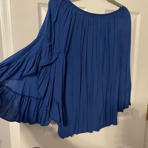 Off shoulder long sleeve